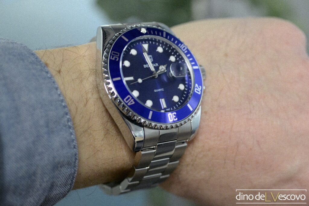 L'orologio al quarzo Benyar BY-5161M nella variante blu