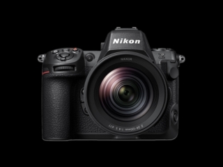 Formato FX
<br />144 mm x 118,5 mm x 83 mm
<br />910 g Nikon Z 8