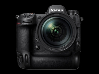 Formato FX
<br />149 mm x 149,5 mm x 90,5 mm
<br />1.340 g Nikon Z 9