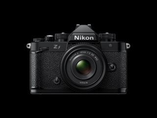 Formato FX
<br />144 mm x 103 mm x 49 mm
<br />630 g Nikon Z f